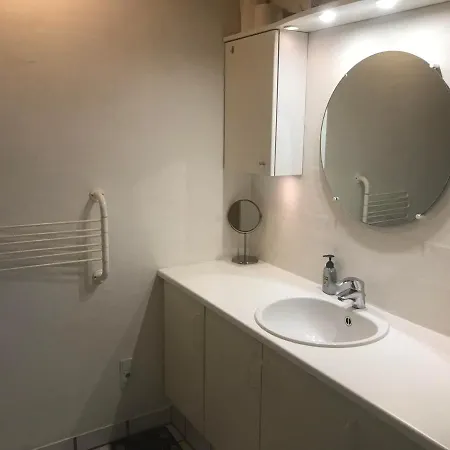 House Near Public Transport Villa