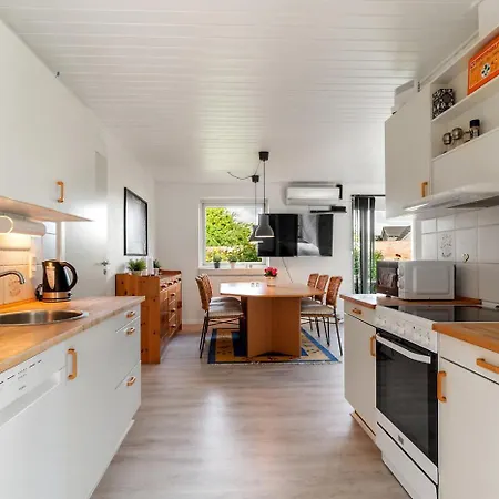 Villa House Near Public Transport