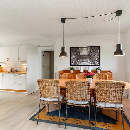 House Near Public Transport Villa *