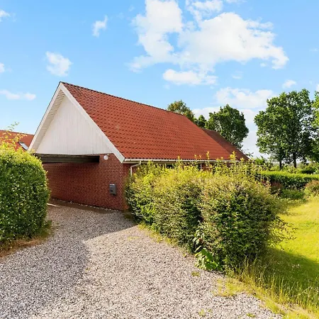 House Near Public Transport Βίλα *