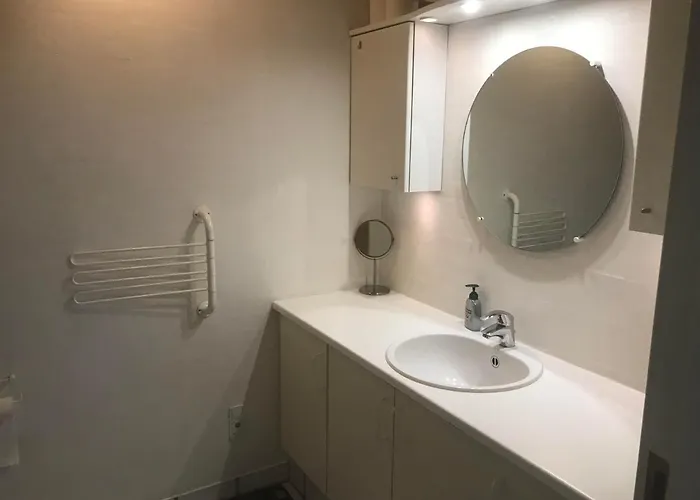 House Near Public Transport Villa