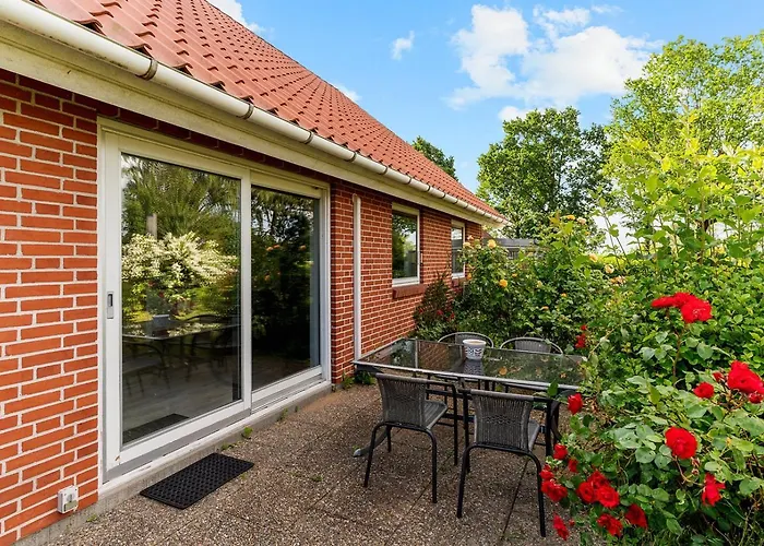 House Near Public Transport Βίλα Lystrup